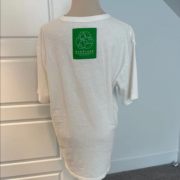 Everlane White Tee with Green Graphic - Picture 2 of 4
